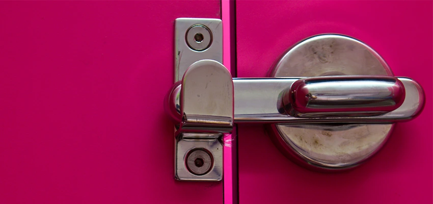 Childproof Gate Lock in Bear Valley Springs, California